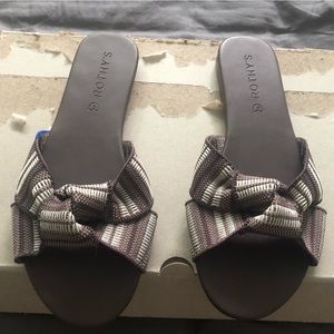 EUC Rothy’s Knot sandals in taupe. Size 6
